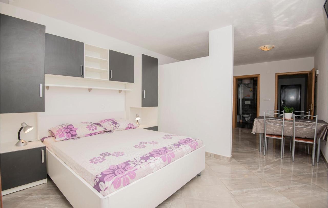 Beautiful Apartment In Krvavica With Kitchen Esterno foto
