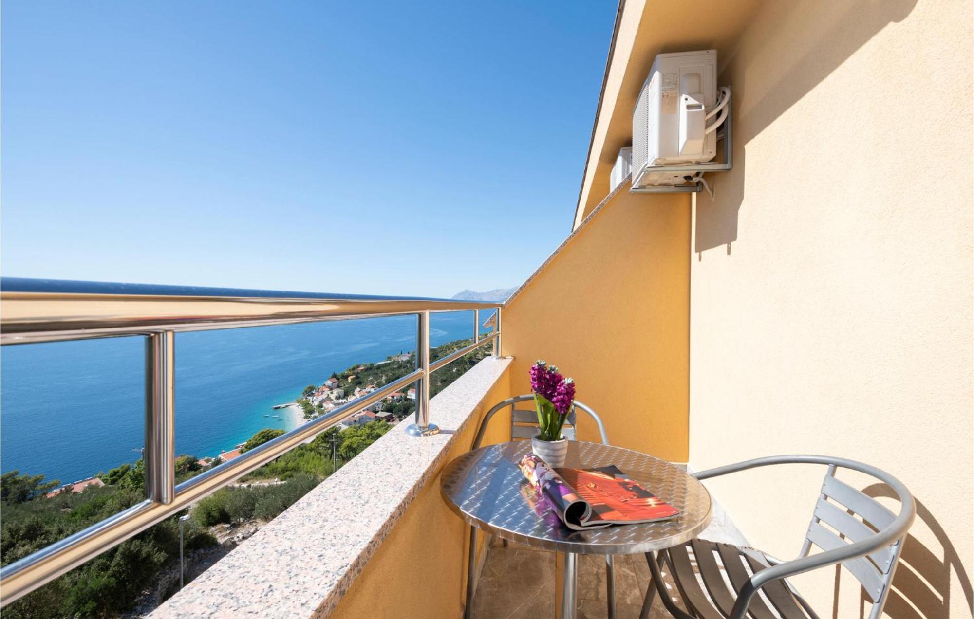 Beautiful Apartment In Krvavica With Kitchen Esterno foto